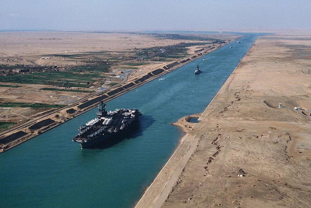 An aerial port bow view of the aircraft carrier USS AMERICA (CV 66) during its transit through the Suez Canal