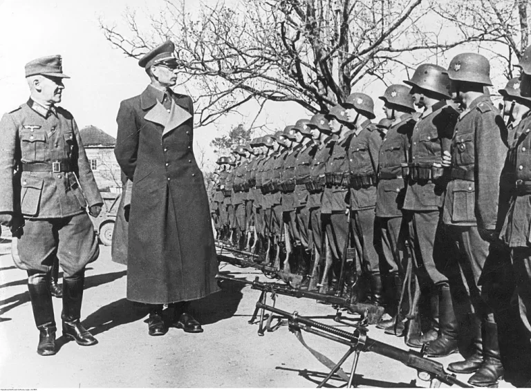 General Andrei Vlasov (right), accompanied by a German general, reviews a branch of the Russian Liberation Army. Machine guns are visible - in the foreground.