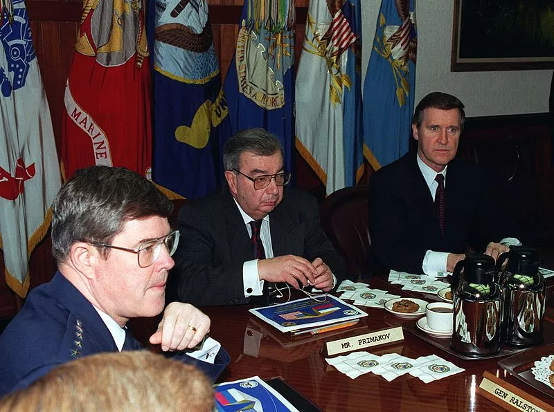 Secretary of Defense William S. Cohen (right) and Russian Foreign Minister Yevgeny Primakov