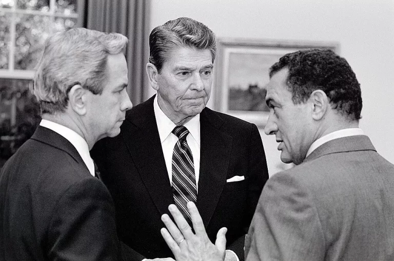 President Reagan during a working visit of President Mubarak of Egypt in a Oval Office meeting with Robert McFarlane