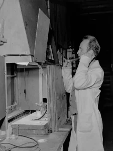 Joseph Hamilton with radio sodium experiment in Berkeley, California, January, 1939.