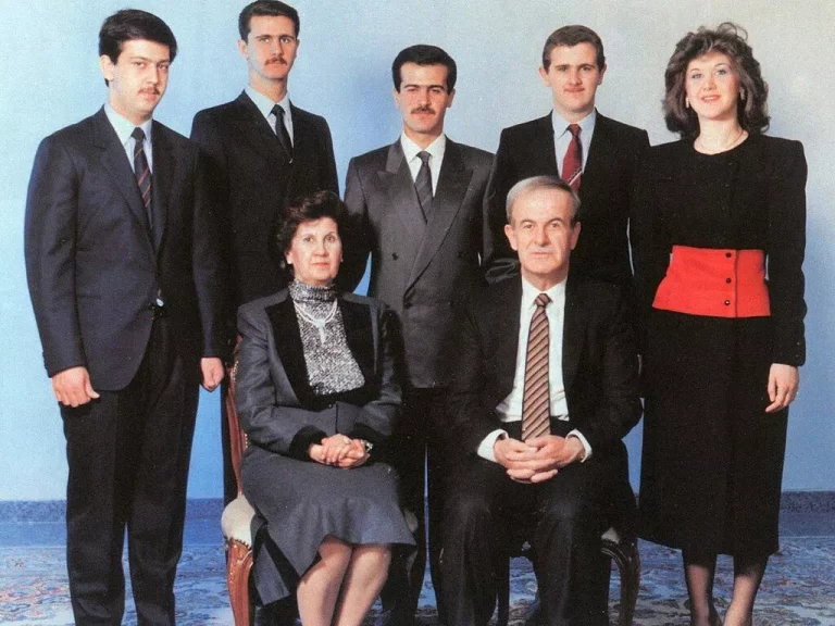 The Assad family. Hafez al-Assad and his wife, Mrs Anisa Makhlouf. On the back row, from left to right: Maher, Bashar, Basil, Majid, and Bushra al-Assad before 1994 (Basil died that year).