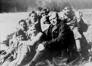 Dietrich Bonhoeffer with confirmands March 21, 1932 in Friedrichsbrunn